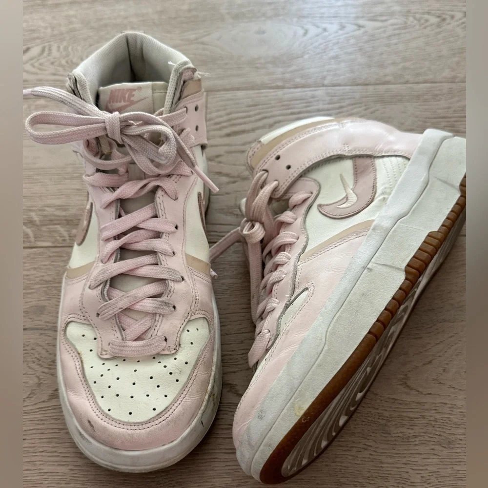 Nike Dunk High Rebel sneakers in sail/pink oxford size 9